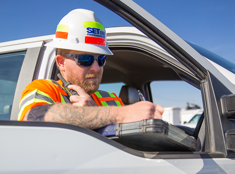 SET Environmental worker with safety hat, safety glasses and safety vest on